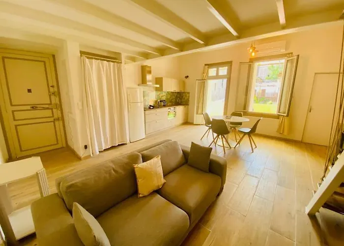 Suzon Petit Loft Terrasse Et Clim Cote Mairie * Σετ